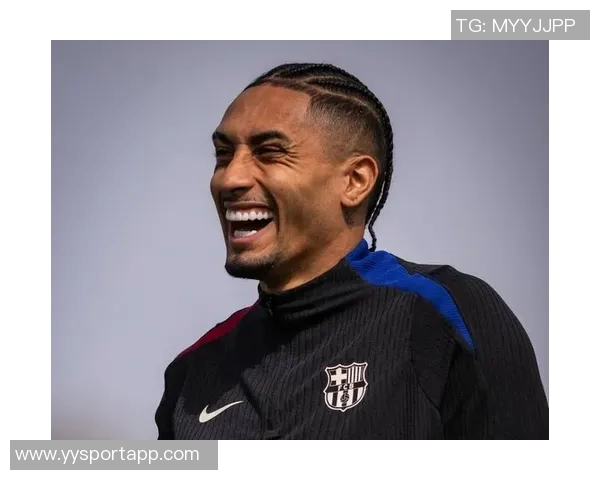 拉菲尼亚缺席训练情况堪忧孔德相对较好引发关注 拉菲尼亚缺席训练情况堪忧孔德相对较好引发关注