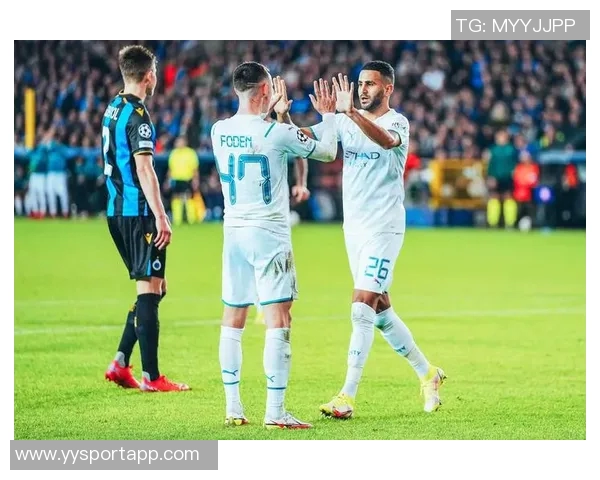 曼城新赛季全家福展现团结精神瓜帅领衔福登与B席并肩作战 曼城新赛季全家福展现团结精神瓜帅领衔福登与B席并肩作战