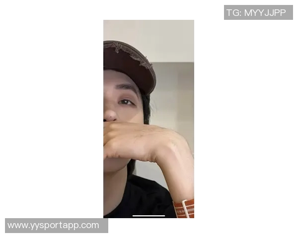 米切尔赛后失落情绪明显罕见不接受采访专注手机发呆状态引发关注 米切尔赛后失落情绪明显罕见不接受采访专注手机发呆状态引发关注