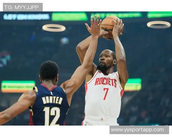 杜兰特强调球队五高阵容助力发挥身高体型优势提升竞争力 杜兰特强调球队五高阵容助力发挥身高体型优势提升竞争力