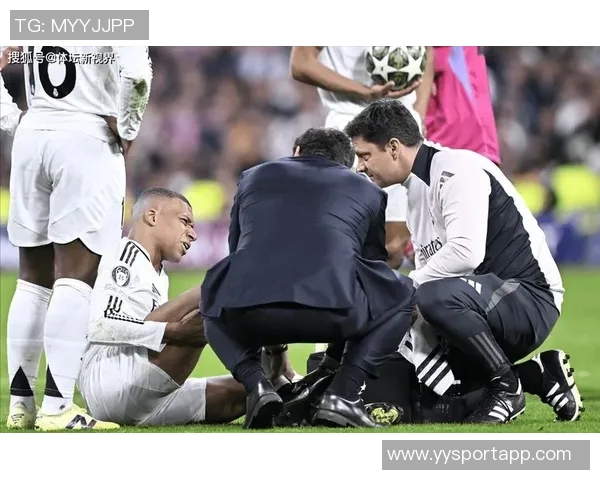 姆巴佩脚踝受伤后仍坚持为国家队出战再度扭伤引发关注