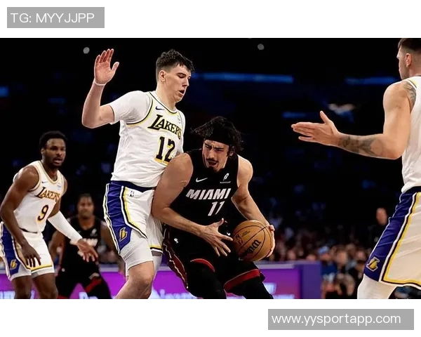 哈克斯开季表现出色场均157分7篮板期待保持健康状态