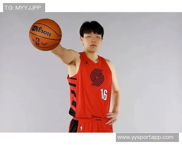 杨瀚森赛季初展现出色表现生活中也逐渐融入团队氛围 杨瀚森赛季初展现出色表现生活中也逐渐融入团队氛围