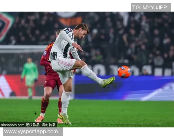 伊尔迪兹主动让点球给戴维展现体育精神与团队合作精神