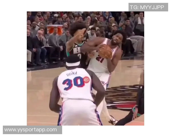 恩比德与韦尔斯对决引发争议一肘一倒哨声频频响起